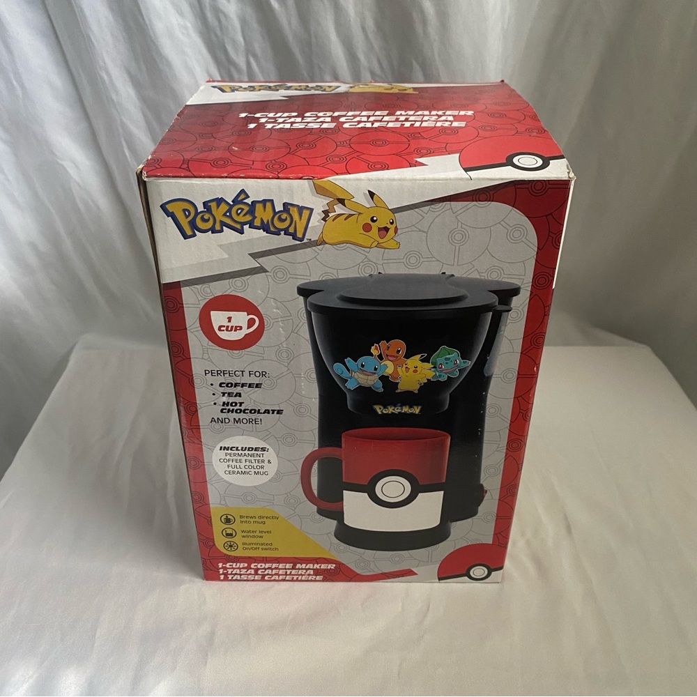 Coffee maker with mug